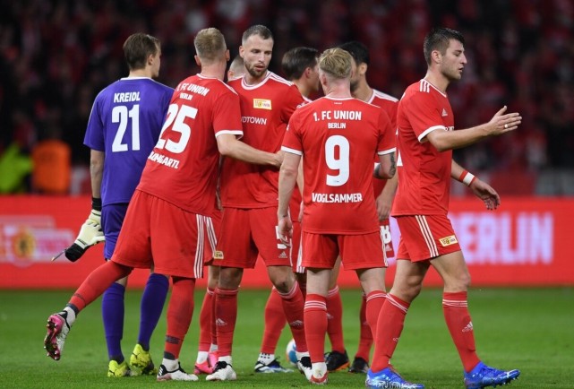 西班牙和乌拉圭迎来世界杯第三次交手，此前两次均战成平局（西班牙乌拉圭世界杯第三次相遇，此前两战皆平）